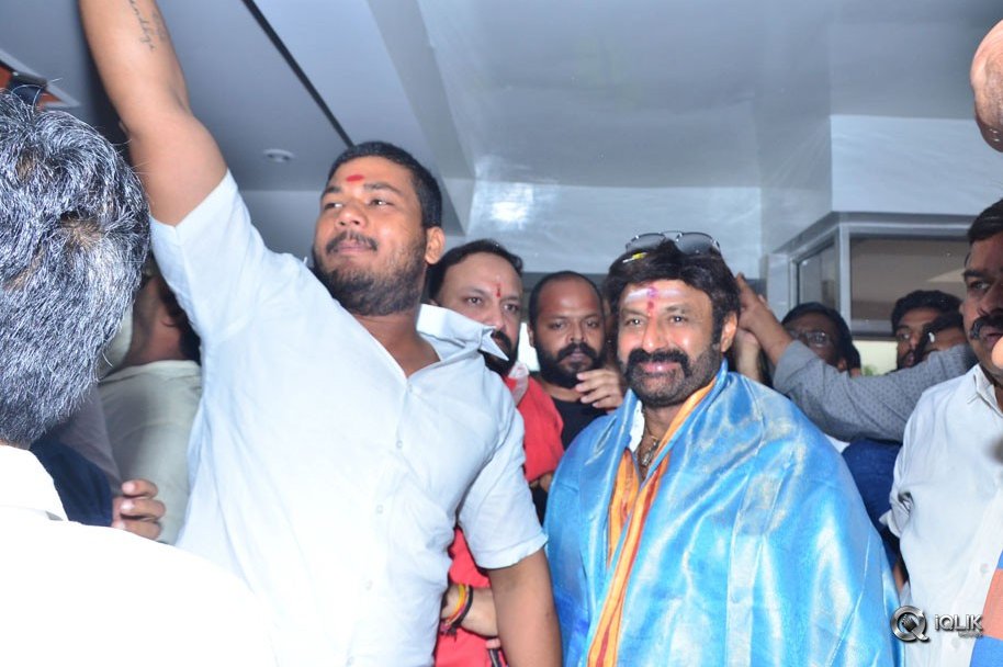 Balakrishna-Watches-Paisa-Vasool-Movie-at-Bramaramba-Theatre
